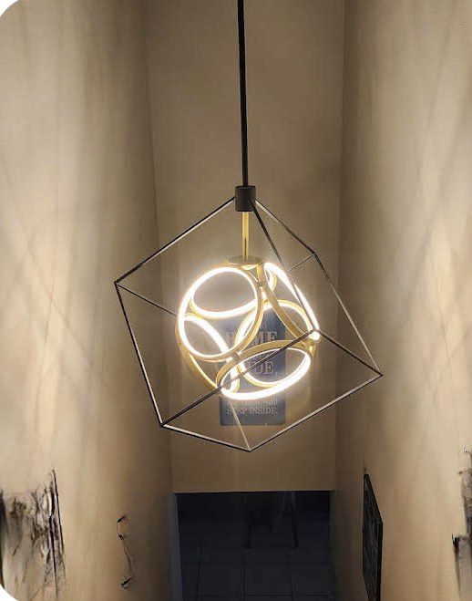 Modern pendant light installed by Derjohn